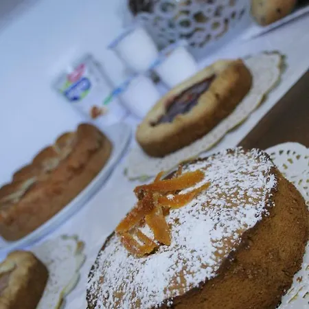 Lefarfalle לינה וארוחת בוקר פררה