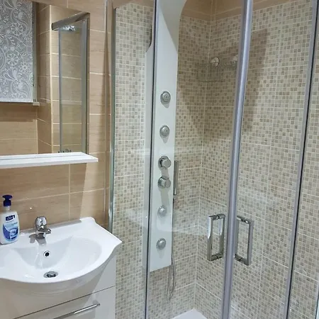 Lefarfalle לינה וארוחת בוקר